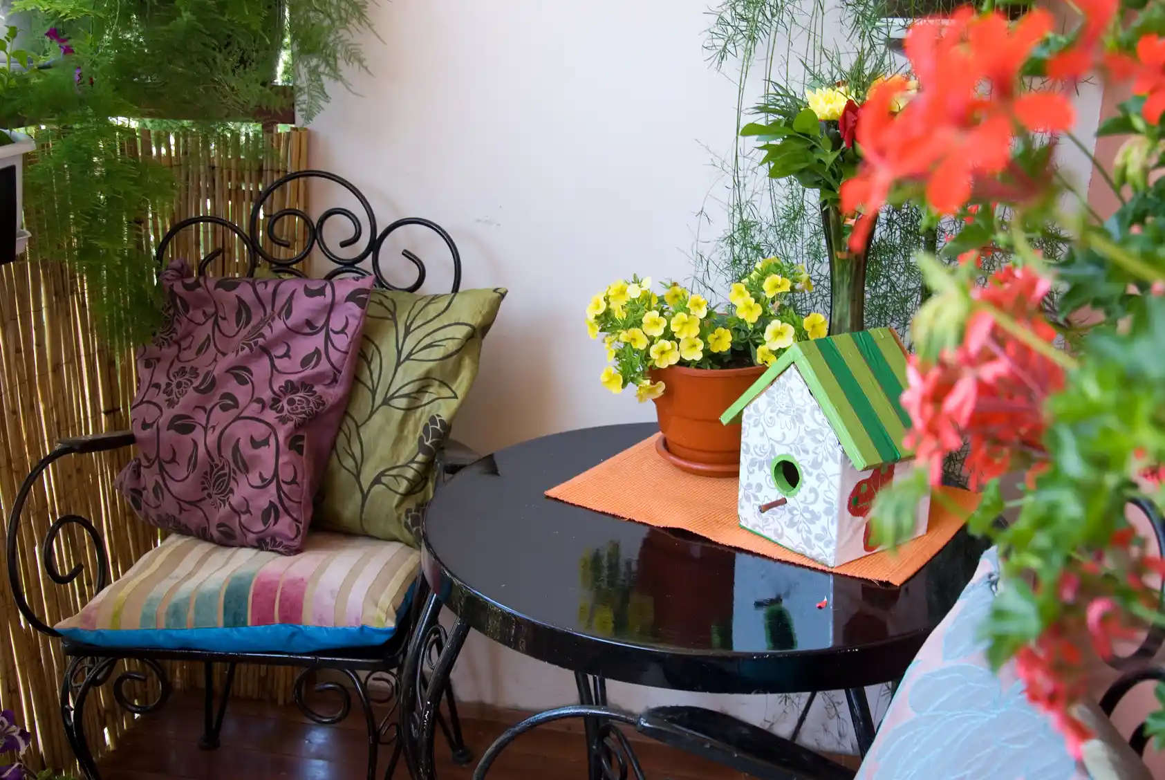 Balkon Dekorasyonunda Puf Kullanımı ve Modern Tasarım İpuçları