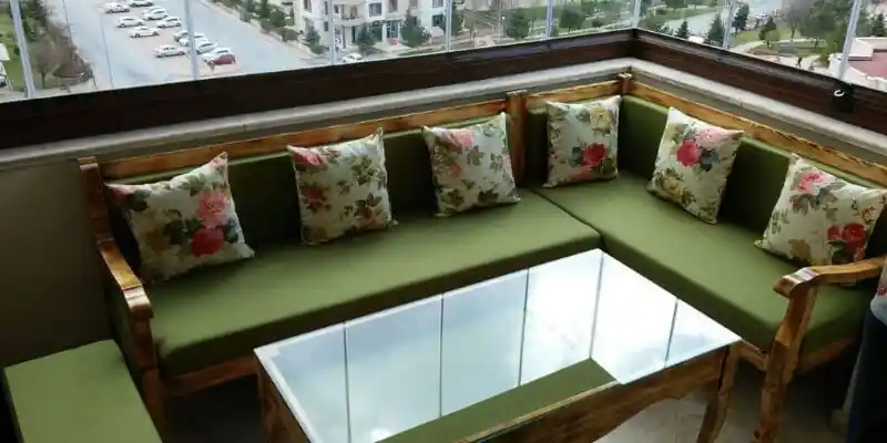 Balkon Dekorasyonunda Sedir Seçimi ve Dekorasyon Fikirleri