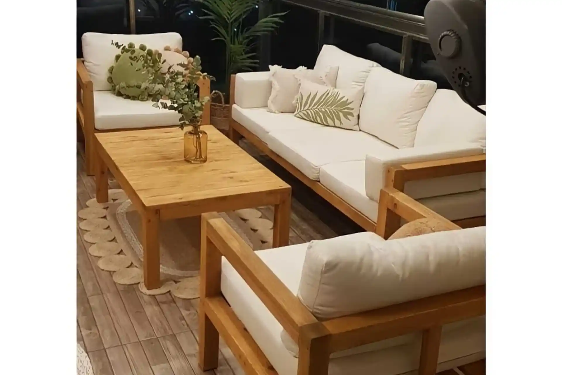 Balkon Dekorasyonunda Şıklık ve İşlevsellik için Modern ve Estetik Takımlar