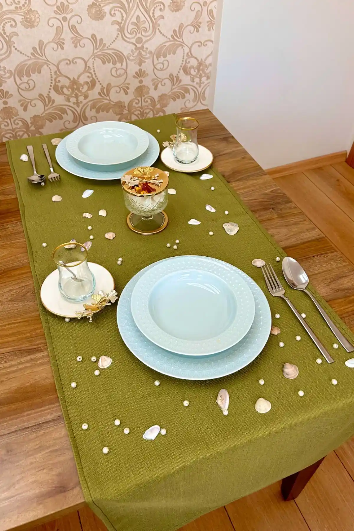 Balkon Masa Örtüsü Seçimi ve Dekorasyonda Trendler ile Fonksiyonellik