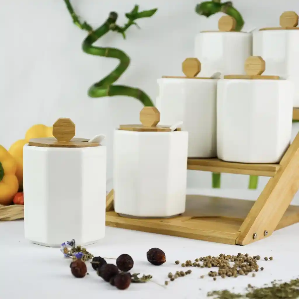 Bambu Kapaklı Porselen Baharatlık ile Mutfak Dekorasyonunda Zarafet ve İşlevsellik