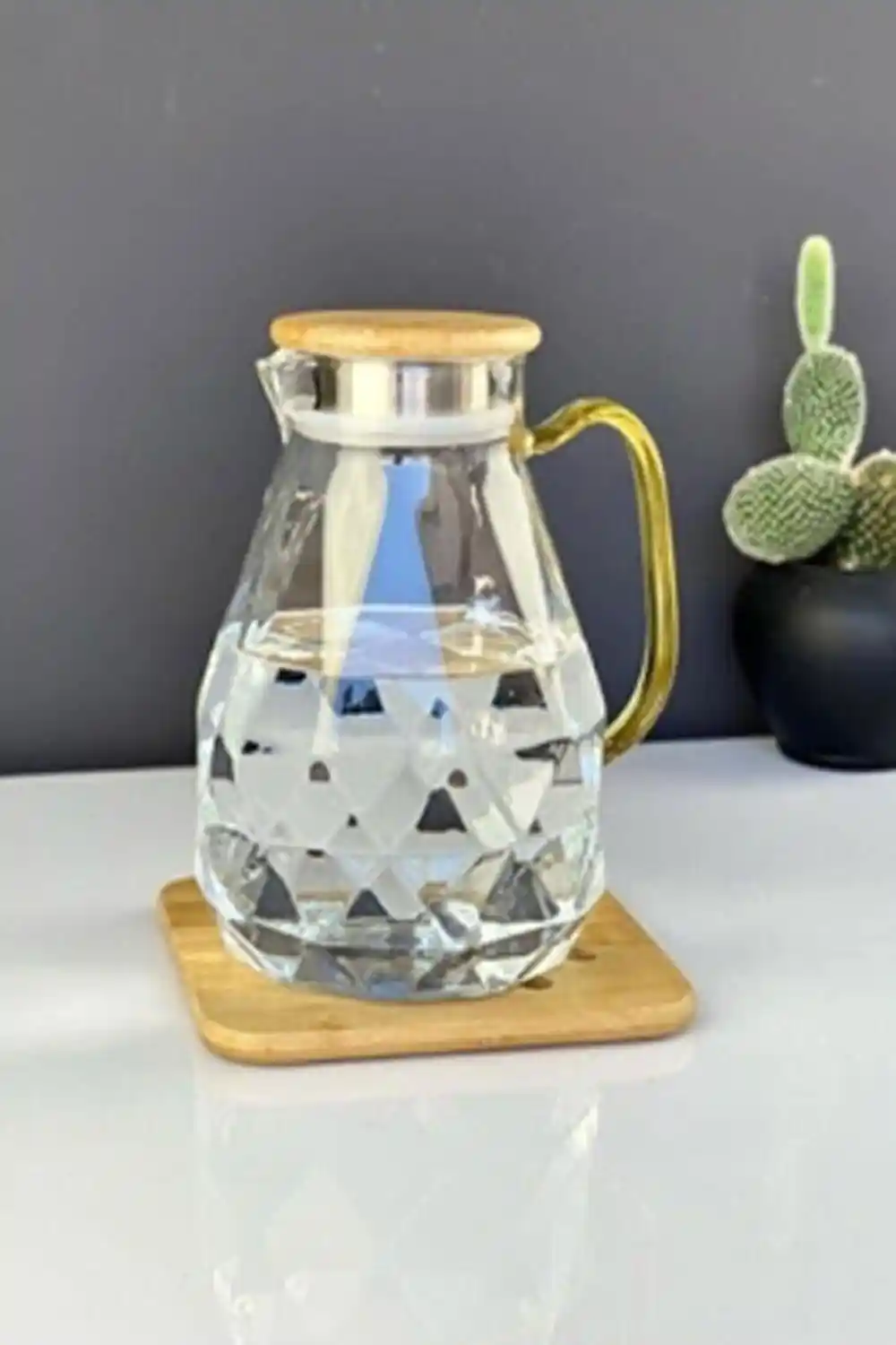 Bambu Kapaklı Sürahiler: Modern Dekorasyon ve Fonksiyonellik İçin Doğal Seçenekler