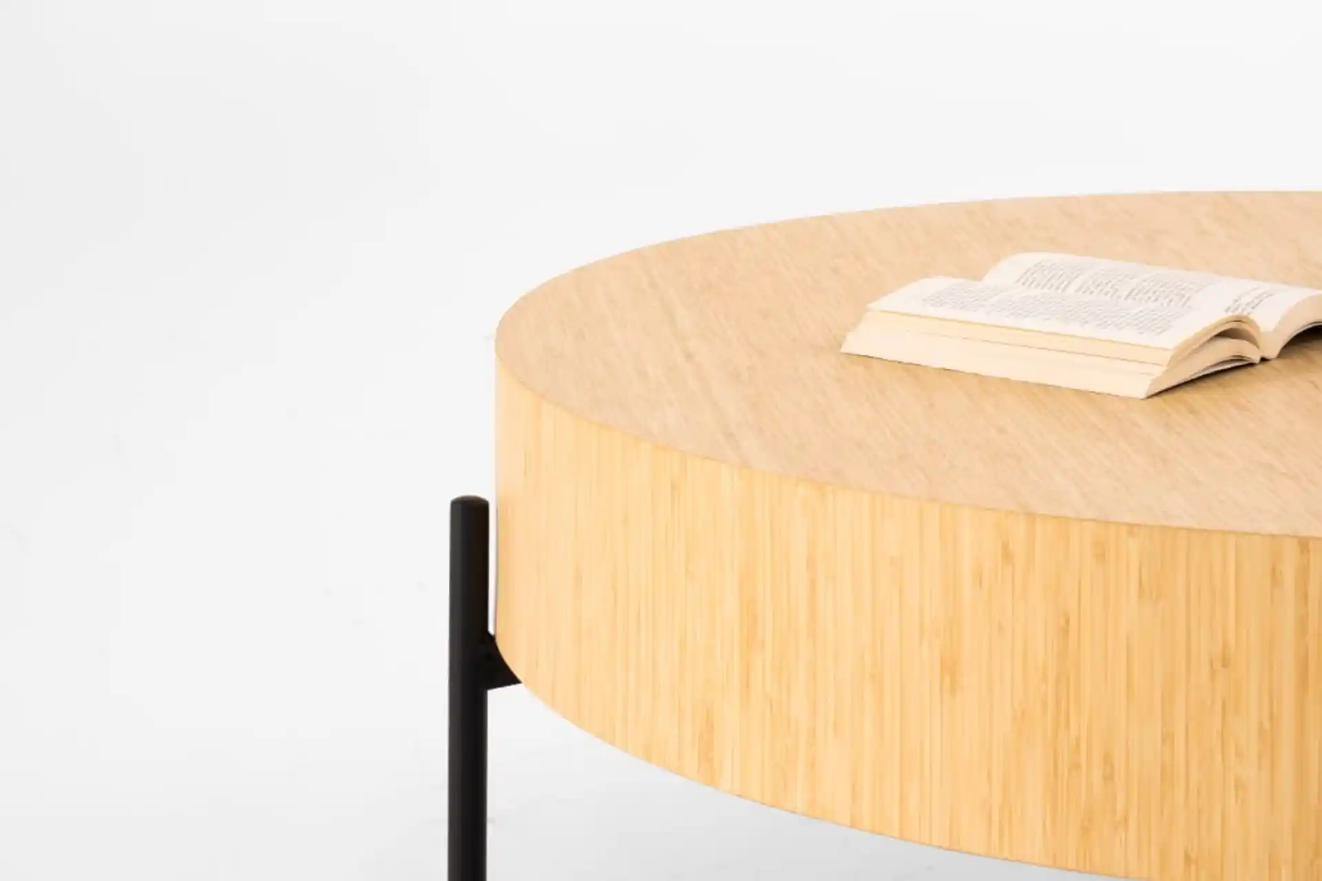 Bambu Orta Sehpa: Sürdürülebilir ve Estetik İç Mekan Dekorasyonu İçin Uygun Seçenek