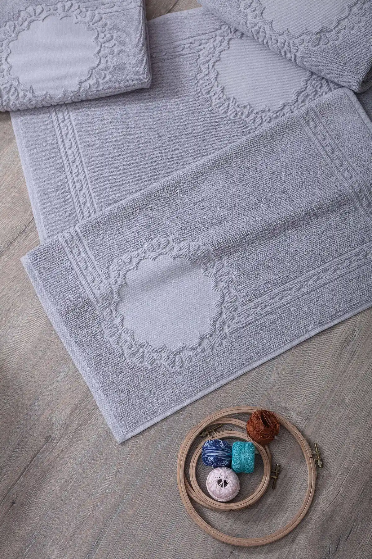 Banyo Dekorasyonunda Etamin Paspas Takımı: Estetik ve Fonksiyonellik Bir Arada