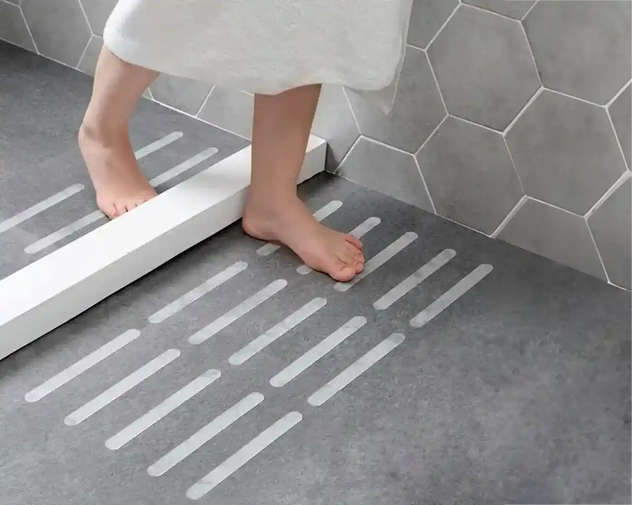 Banyo Dekorasyonunda Güvenlik ve Estetiği Birleştiren Kaydırmaz Özellikler