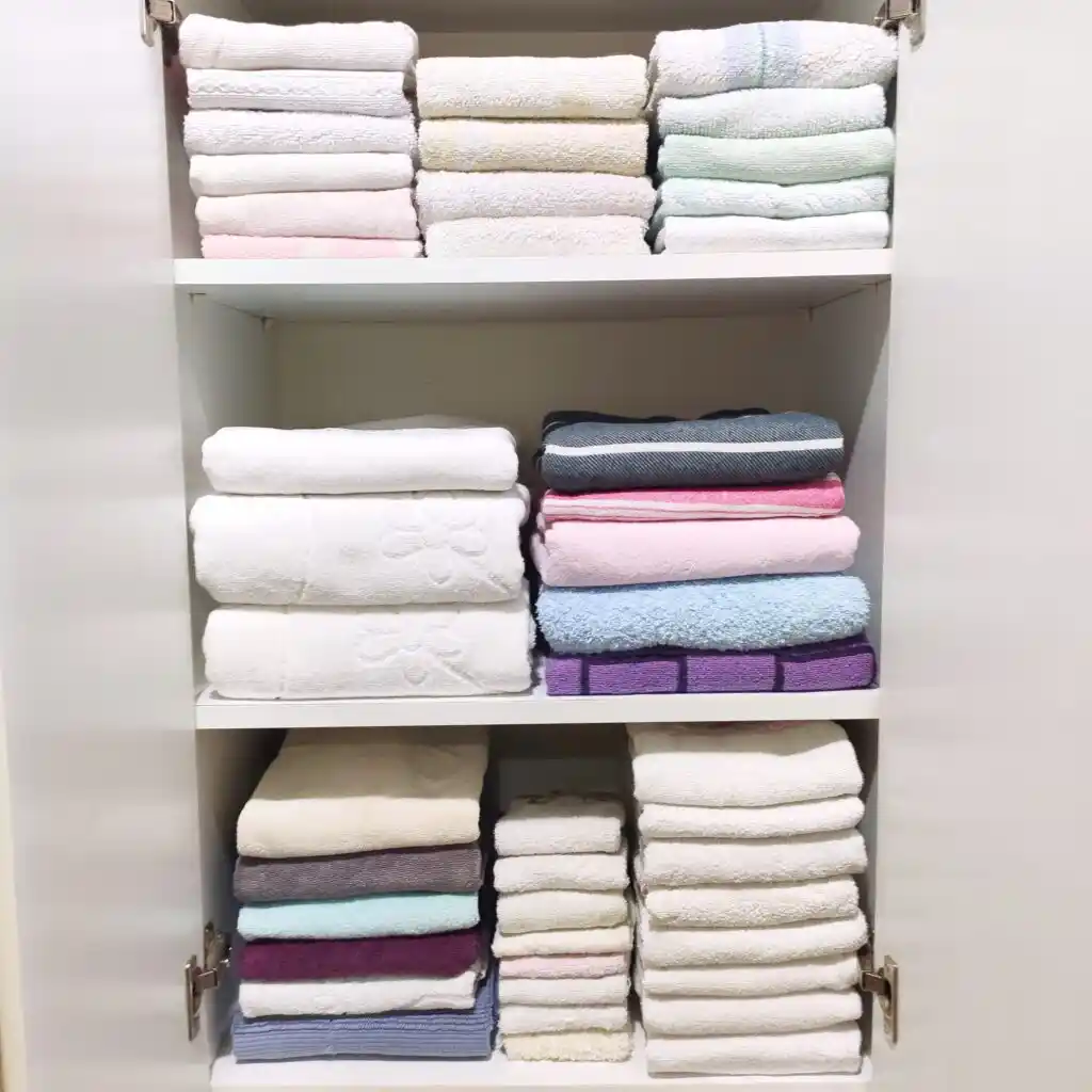 Banyo Dekorasyonunda Havlu Düzeni: Estetik ve Fonksiyonellik İçin Pratik Rehber