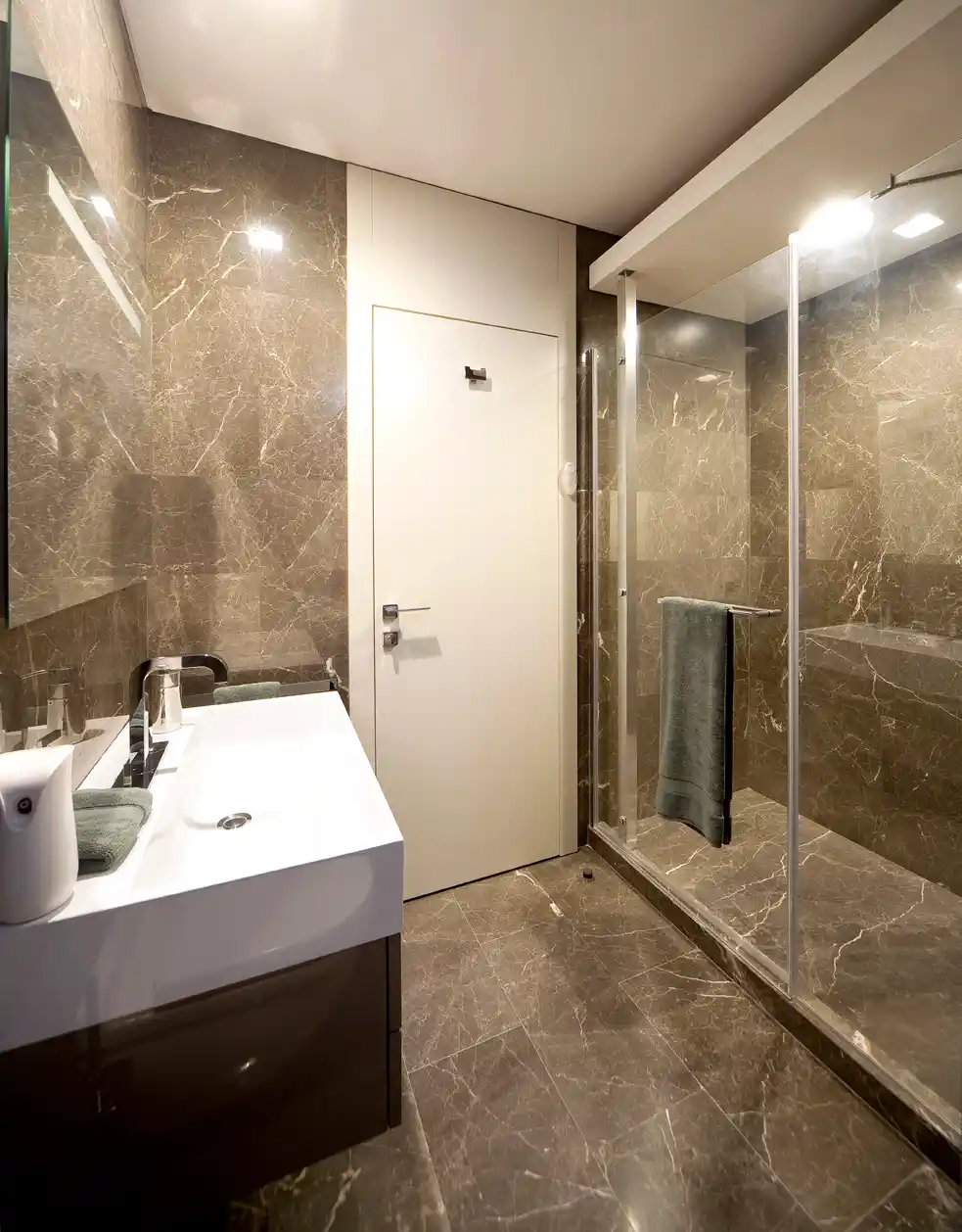 Banyo Dekorasyonunda Kaplama Seçenekleri ve Yenilikçi Trendler Hakkında Kapsamlı Rehber