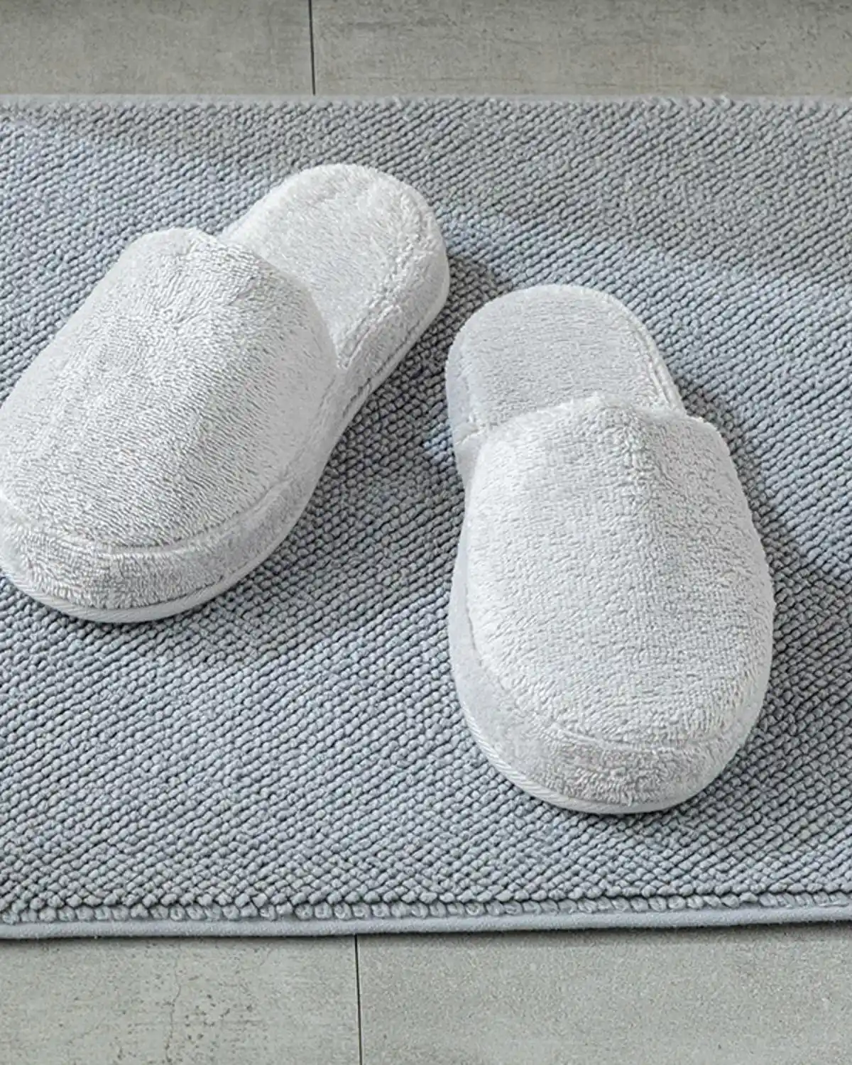 Banyo Dekorasyonunda Konfor ve Şıklık İçin En Uygun Terlik Seçenekleri