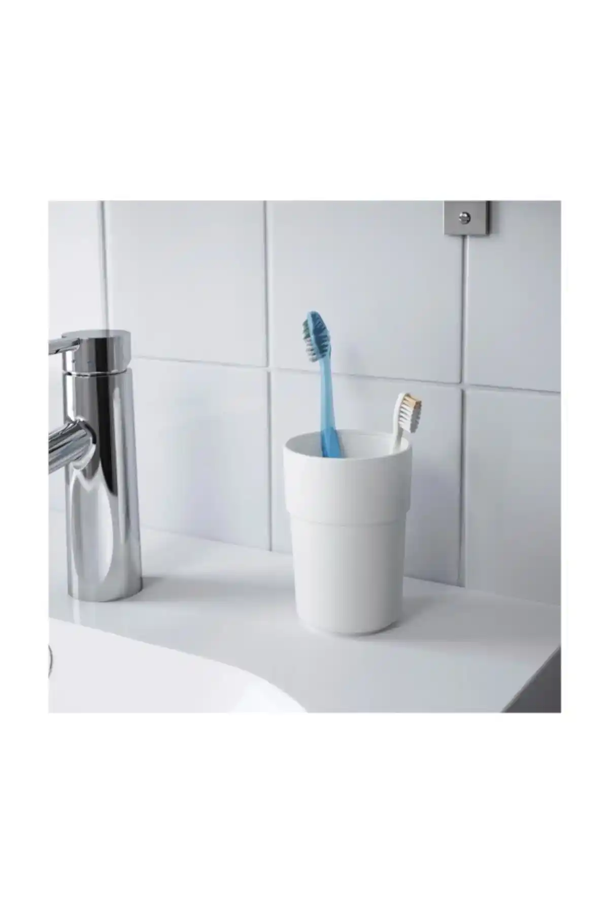 Banyo Dekorasyonunda Şıklık ve Fonksiyonellik Sağlayan Banyo Bardağı Seçenekleri