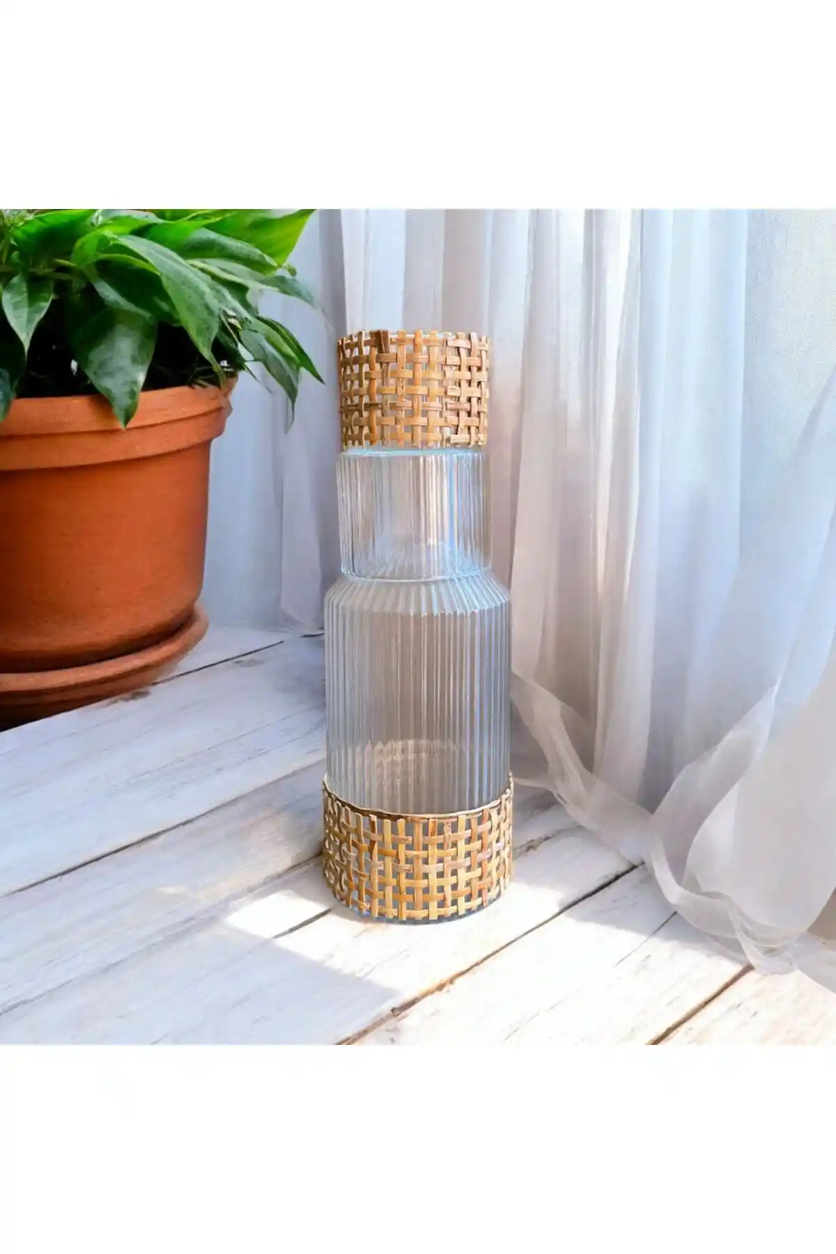 Başucu Sürahisi ve Bardaklı Modellerle Yatak Odası Dekorasyonunda Şıklık ve İşlevsellik