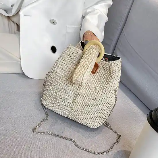 Bayan Hasır Çanta Dekorasyonda Doğallık ve Şıklığın Buluşması