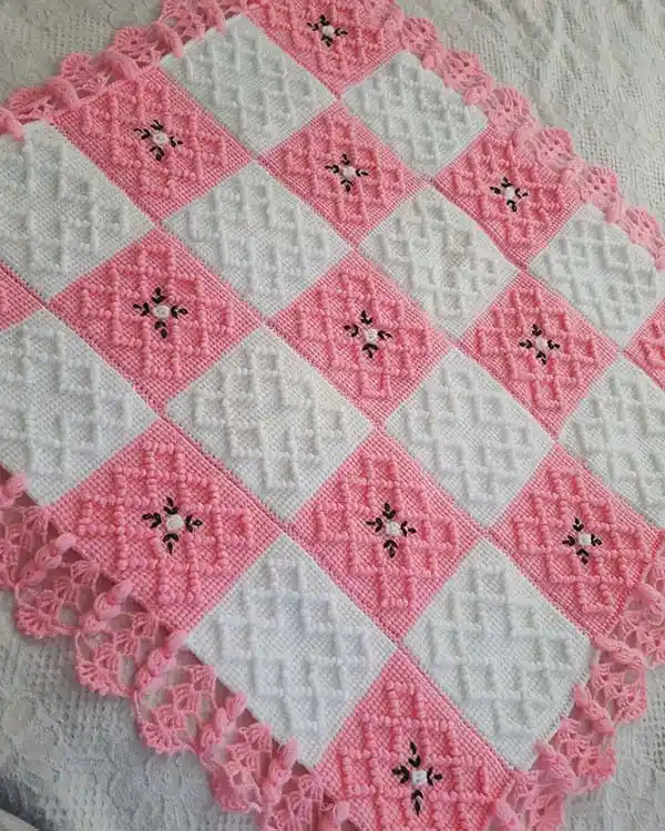 Bebek Battaniyesi Modelleri ve Dekorasyon Uyumuyla Şık ve Konforlu Seçenekler