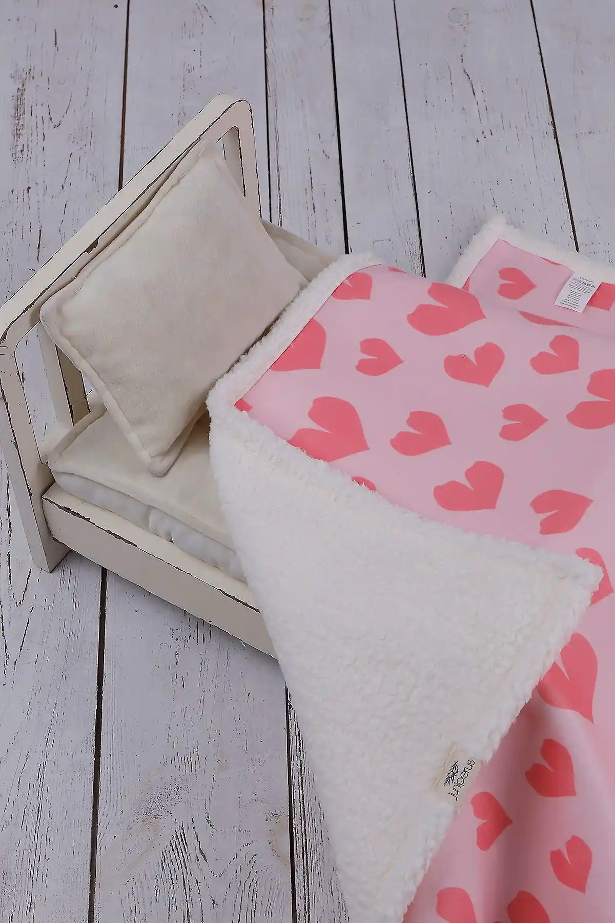 Bebek Odası Dekorasyonunda Kalın Battaniyenin Rolü ve Dekoratif Kullanım İpuçları