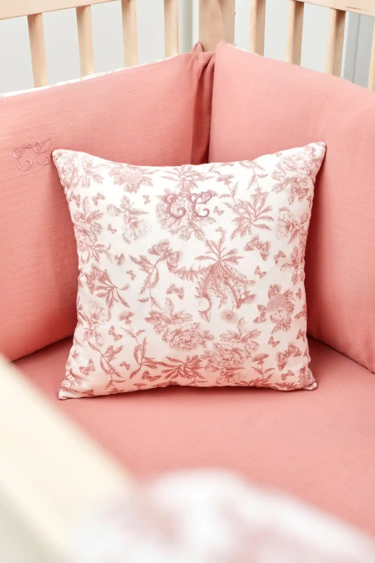 Bebek Odası Yastık Seçimi ve Dekorasyonda Dikkat Edilmesi Gerekenler