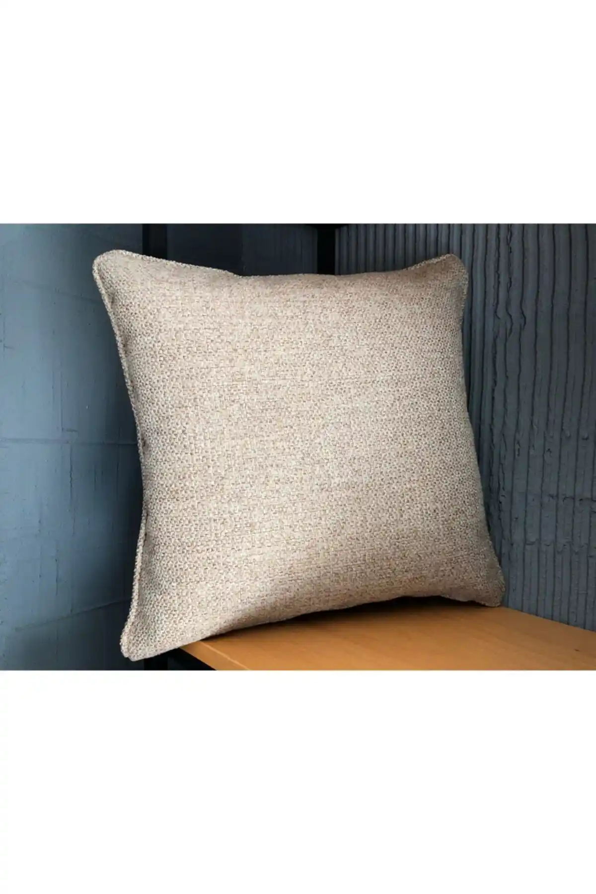 Bej Kırlent Kılıfı ile Dekorasyonunuza Zarafet Katın Modern ve Şık Mekanlar İçin Uygun Tercih