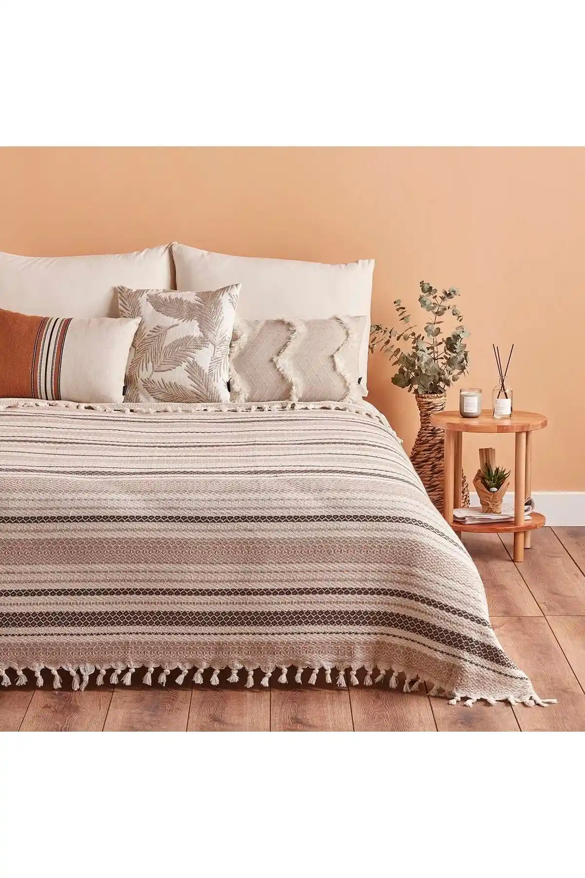 Bella Maison Yatak Örtüsü ile Yatak Odalarınıza Şıklık ve Konfor Katın