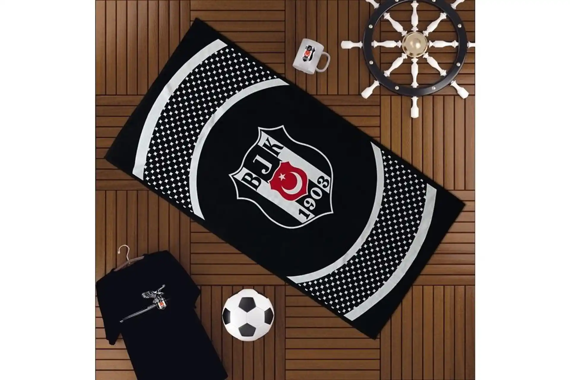 Beşiktaş Temalı Plaj Havlusu Dekorasyonunda Şıklık ve Fonksiyonellik