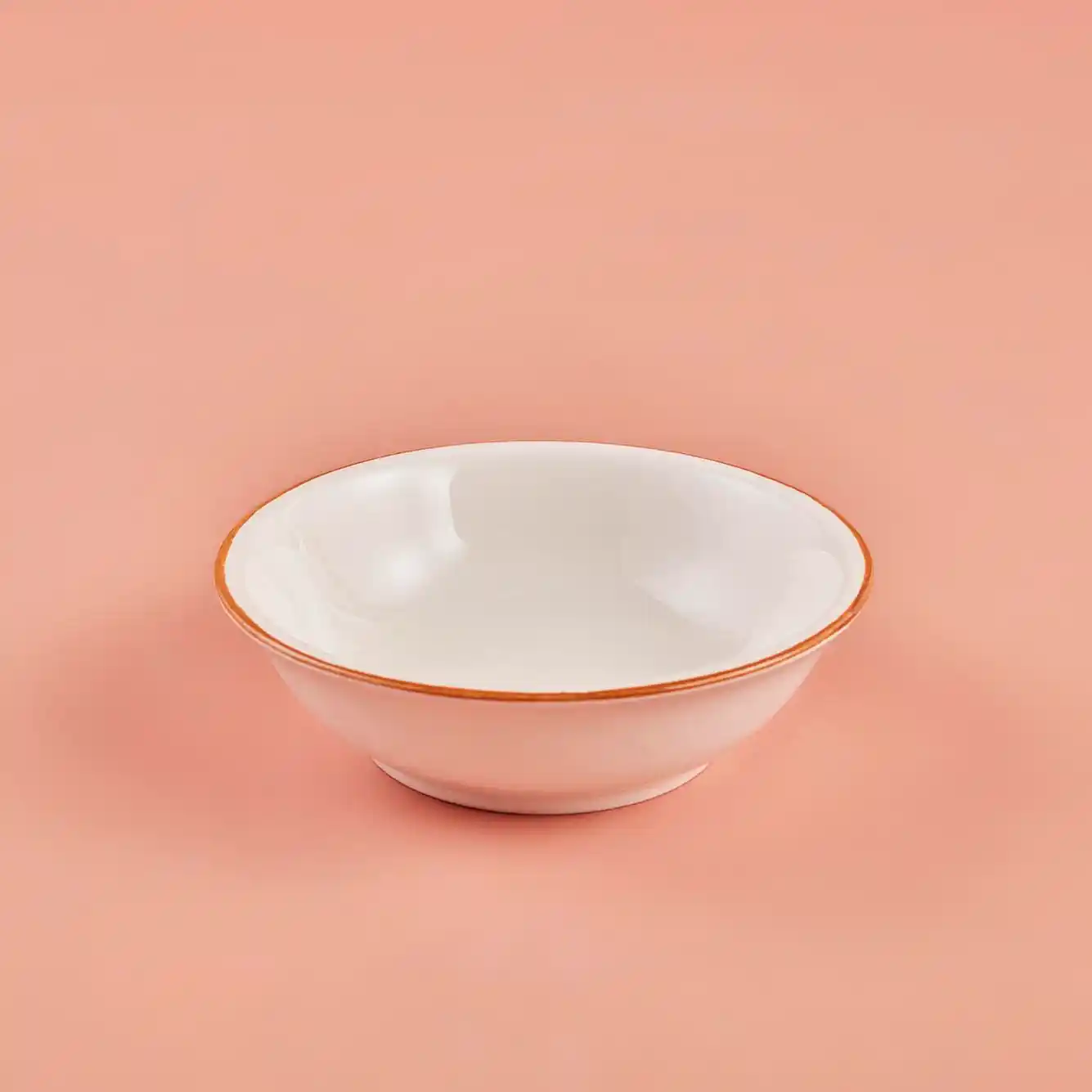 Beyaz Çorba Kasesi ile Dekorasyonda Zarafetin ve Fonksiyonelliğin Buluşması