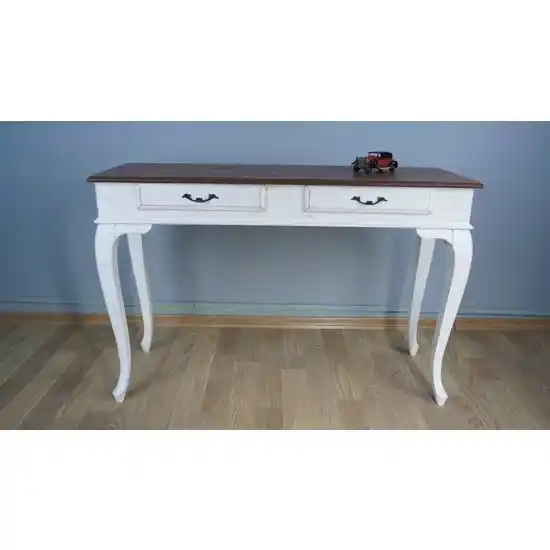 Beyaz Eskitme Mobilya ile Dekorasyonda Zarafetin Modern ve Vintage Uyumu