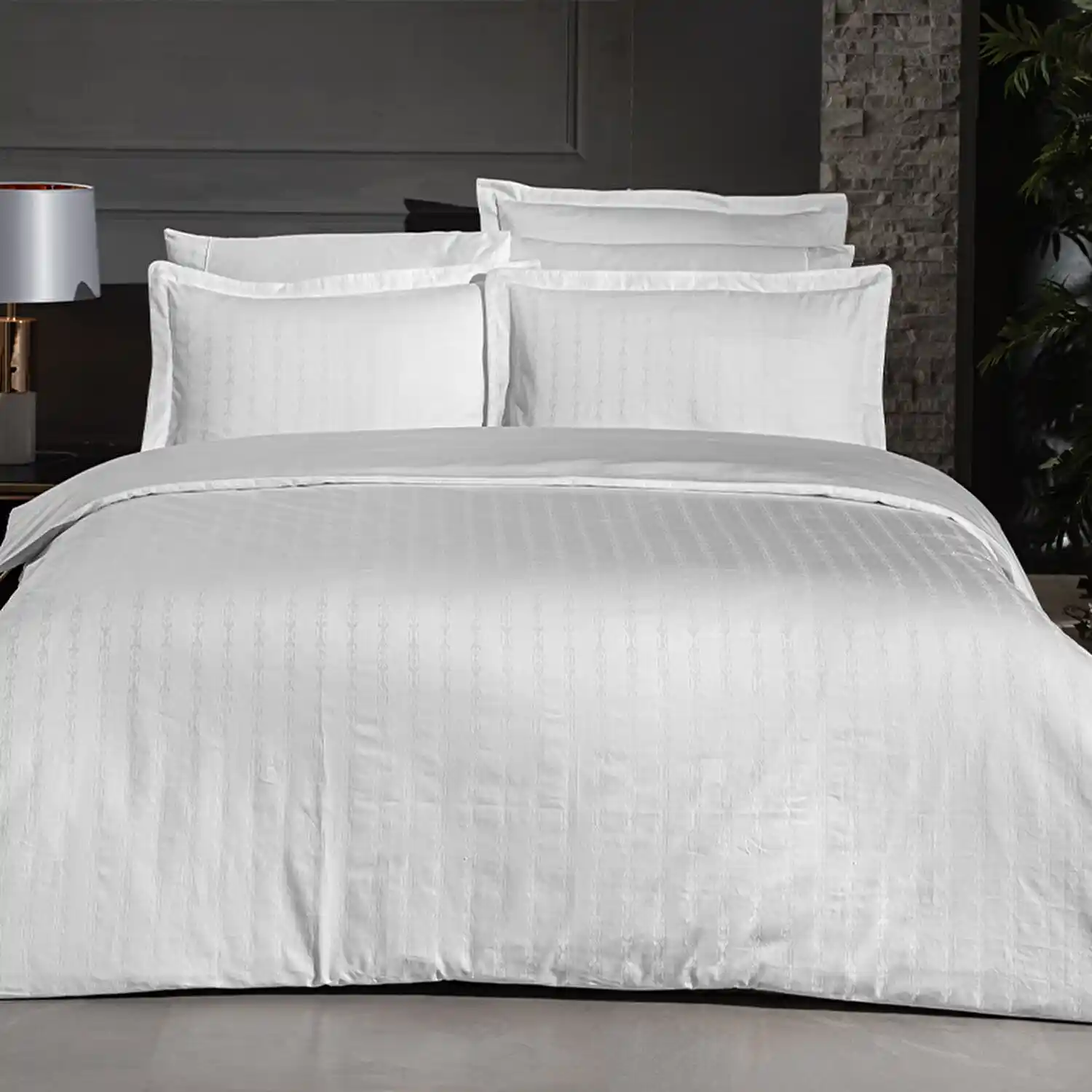 Beyaz Nevresimler ile Dekorasyonda Zarafet ve Ferahlık Yaratmanın Yolları