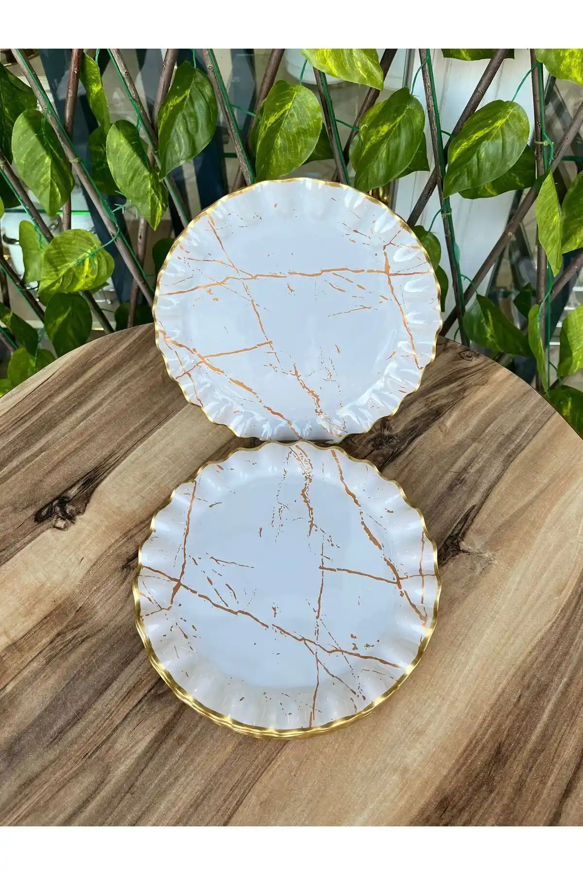 Beyaz Pasta Tabağı ile Dekorasyonda Zarafetin Anahtarı ve Estetik Çözümler