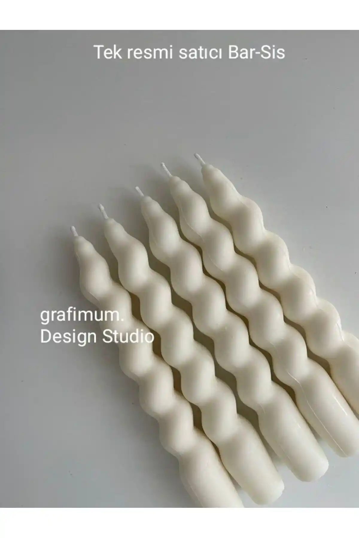 Beyaz Şamdan Dekorasyonda Zarafet ve Şıklığın Simgesi Olarak Kullanımı