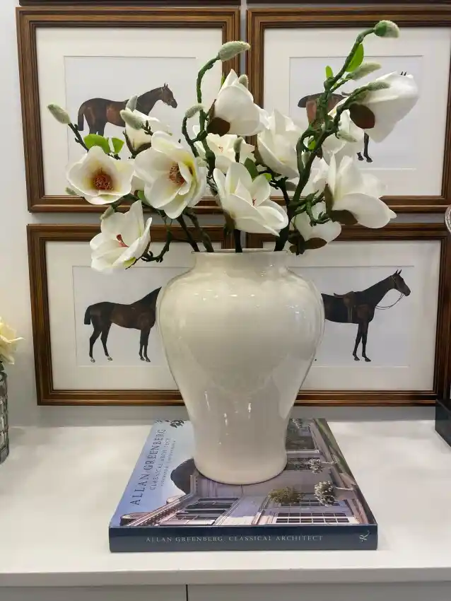 Beyaz Seramik Vazolar ile Modern ve Şık Dekorasyon Fikirleri