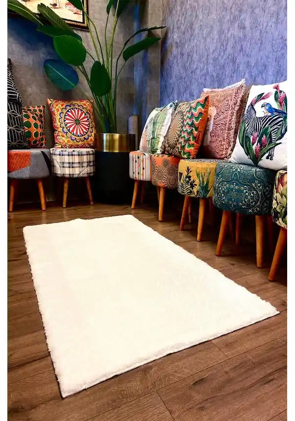 Beyaz Tüylü Halılar ile Evinizde Şıklık ve Konforu Artırma Rehberi