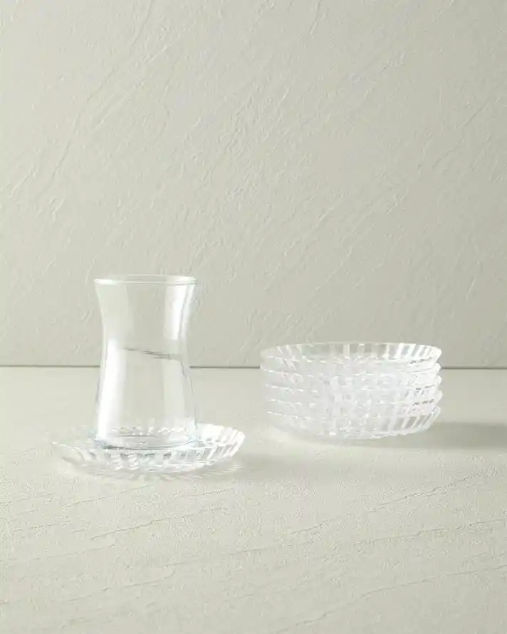 Beykoz Çay Tabağı: Geleneksel ve Modern Dekorasyonda Zarif Detaylar