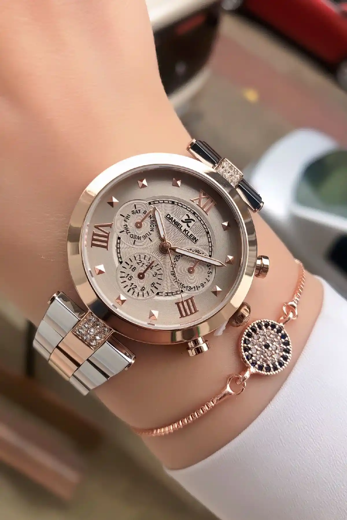 Bileklikli Bayan Kol Saatleri Dekorasyon ve Moda Trendleri Analizi