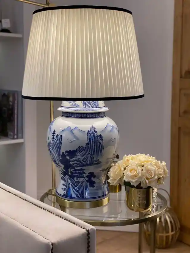 Bleu Blanc Abajurlar ile Evinize Zarif ve Modern Atmosfer Katın