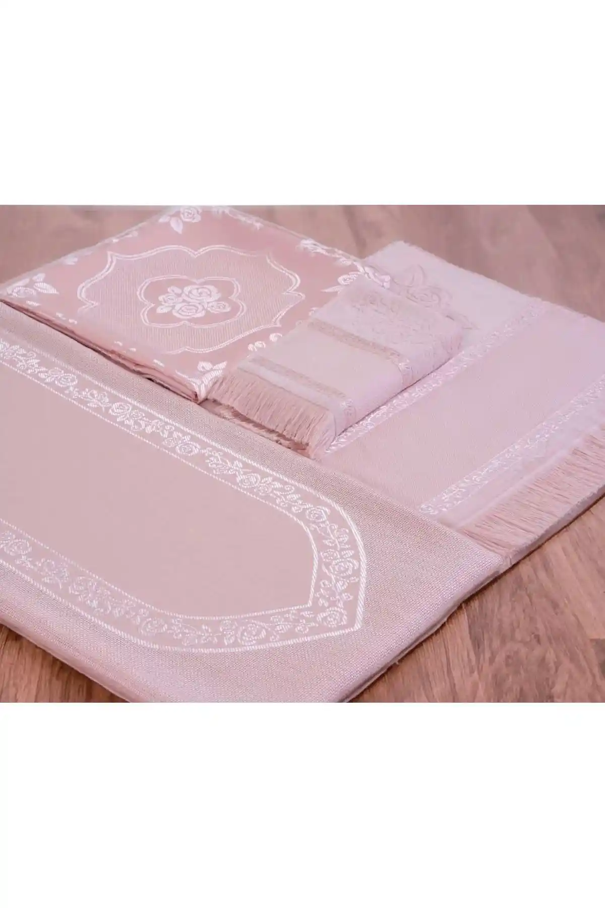 Bohça Seccade Havlu Takımı: Şık ve İşlevsel Ev Dekorasyonu İçin Uygun Seçenekler