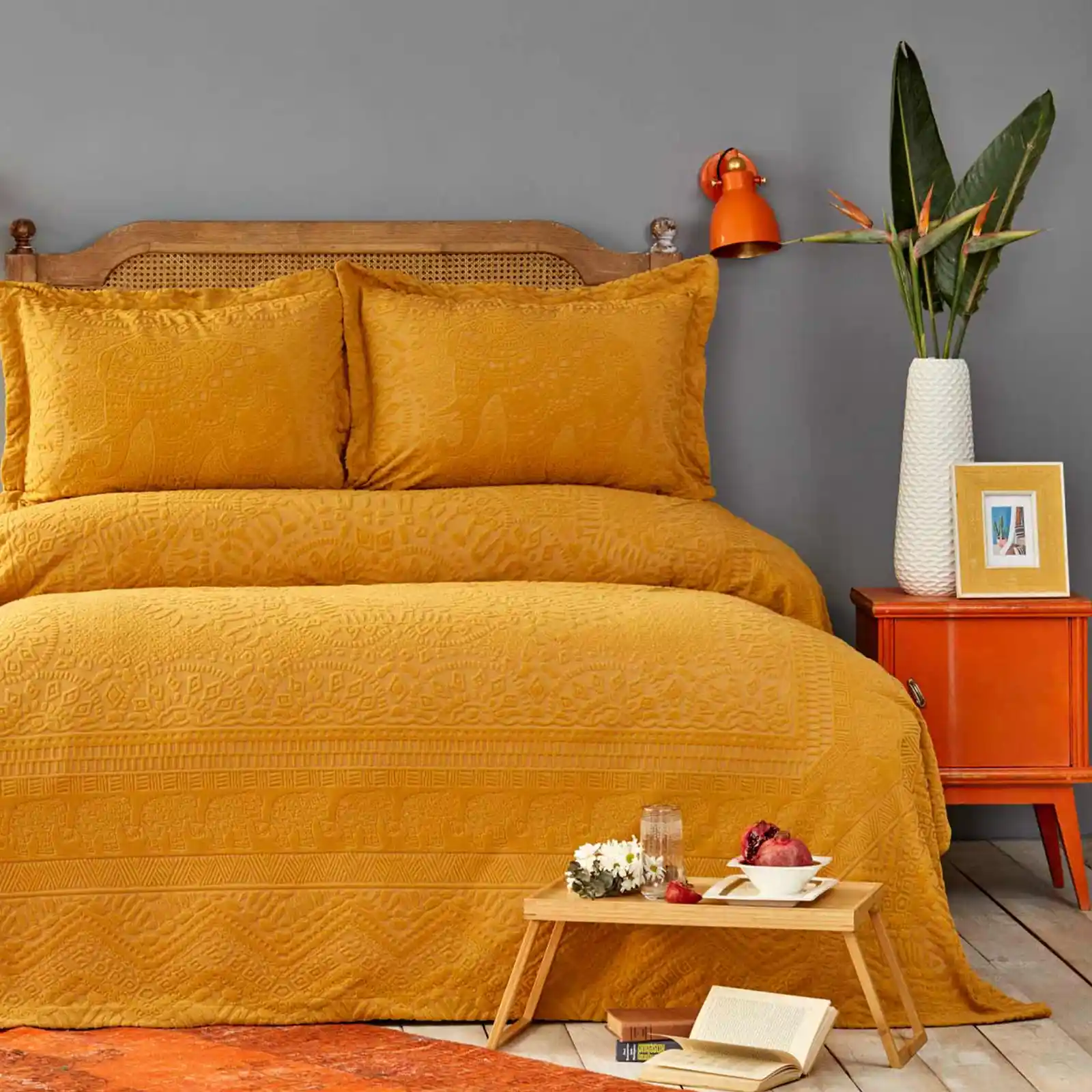 Bohem Tarzında Çift Kişilik Yatak Örtüleri Dekorasyonda Renkli ve Rahat Bir Dokunuş