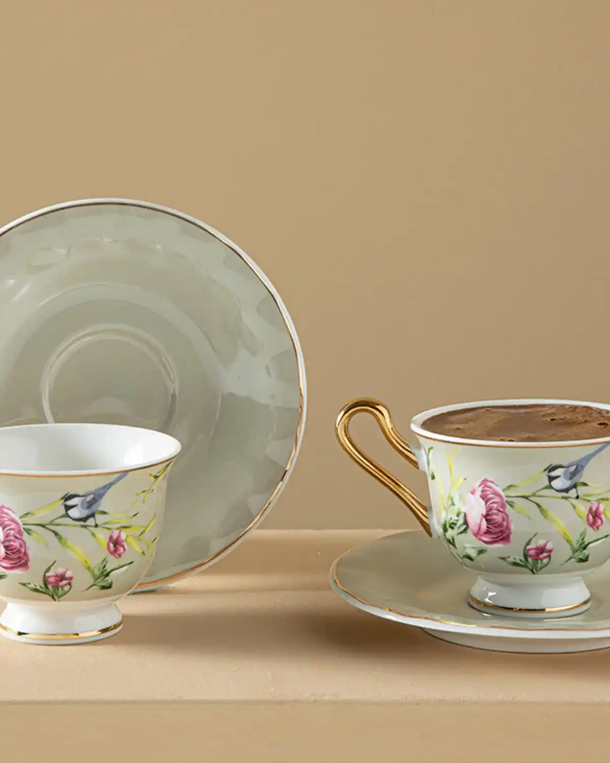 Bone China Fincan Takımlarıyla Dekorasyonunuza Zarafet Katın ve Şıklık Yaratın