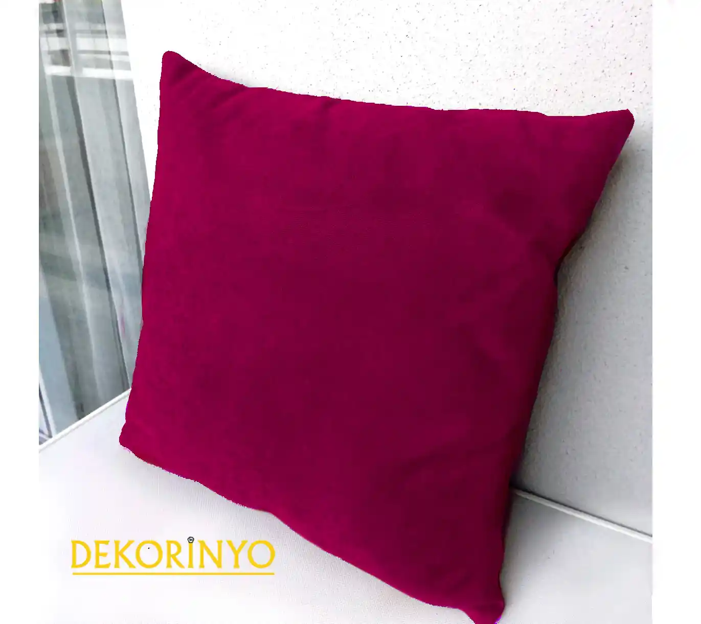 Bordo Kırlent ile Dekorasyonda Zarafet ve Sıcaklık Yaratmanın Yolları