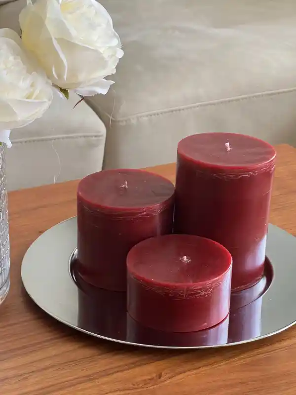 Bordo Mum Dekorasyonunda Zarafet ve Sıcaklık Yaratmanın İpuçları