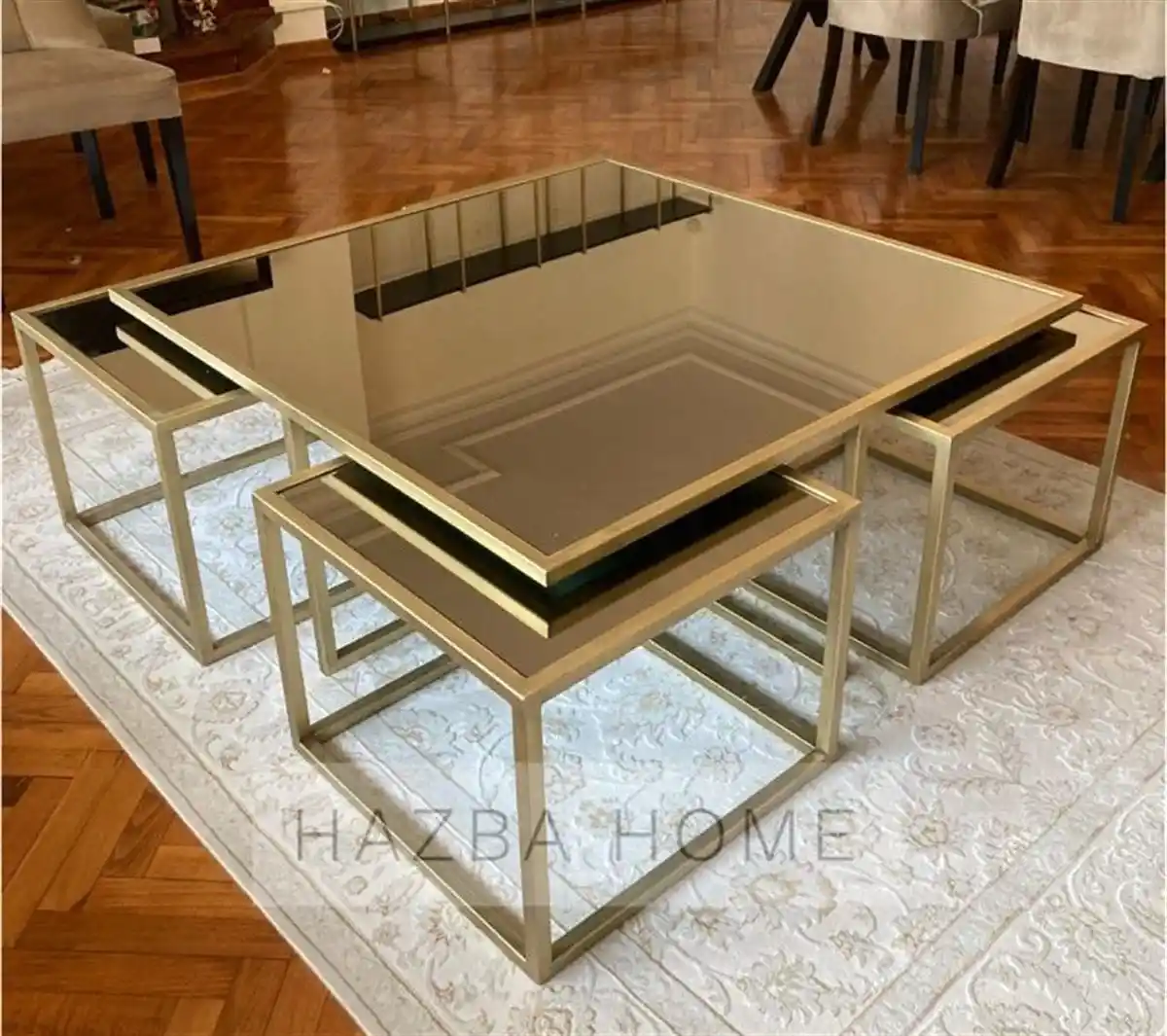 Bronz Aynalı Orta Sehpa ile Evinize Şıklık ve Modernlik Katın