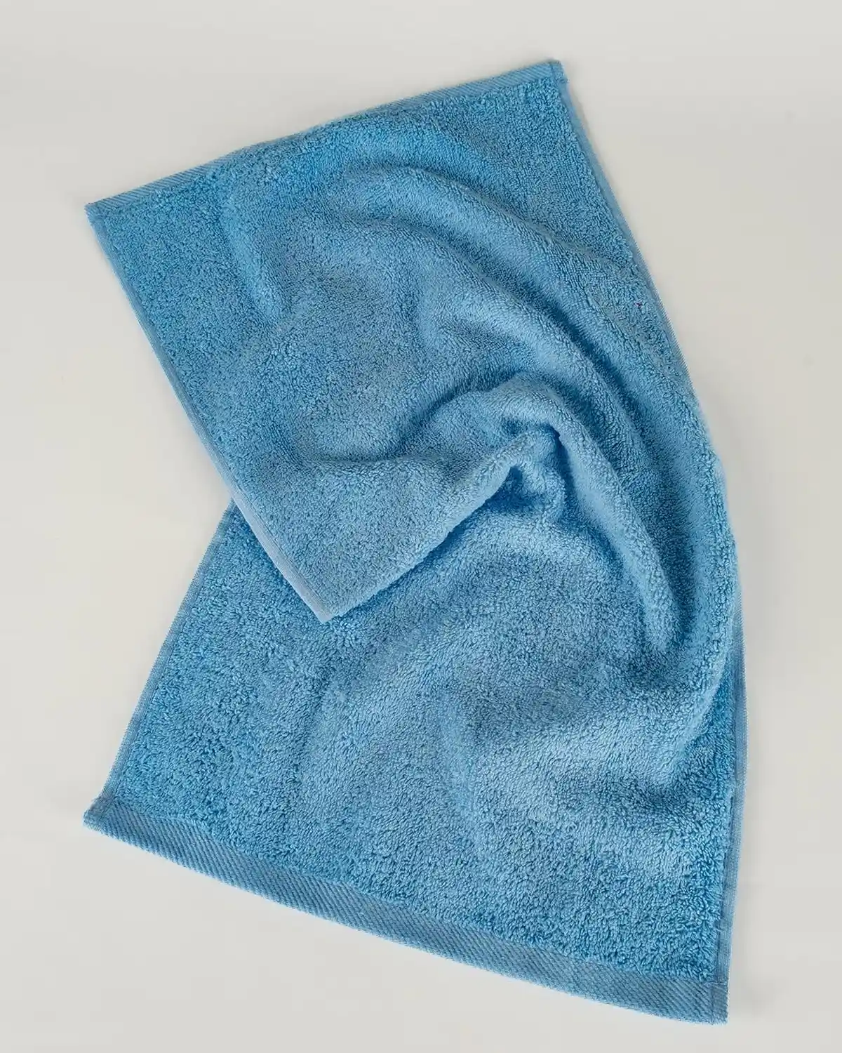 Bursa Havlusu Dekorasyonda Şıklık ve Konforun Sembolü 75-90 Karakter