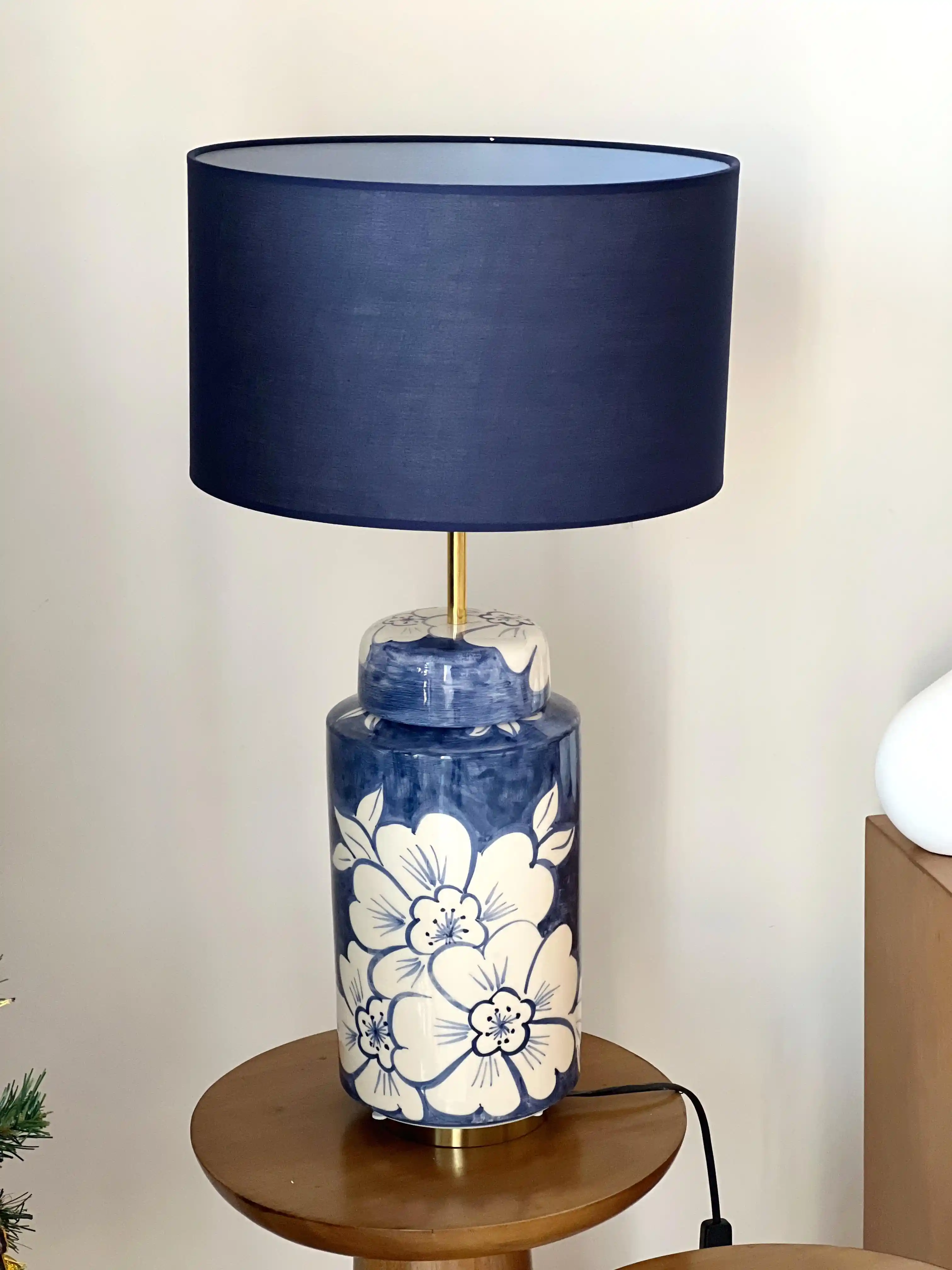 Büyük Abajurlar ile Dekorasyonda Şıklık ve İşlevselliği Yakalayın