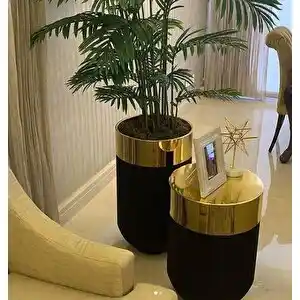 Büyük Altın Saksılar ile Dekorasyonda Zarafet ve Gösterişin En Güzel Yolu