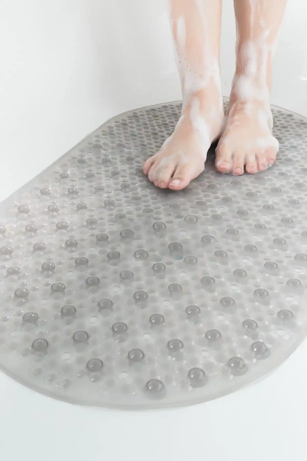 Büyük Banyolar İçin Kaydırmaz Seçimi ve Dekorasyon Uyumuyla Güvenliği Artırma