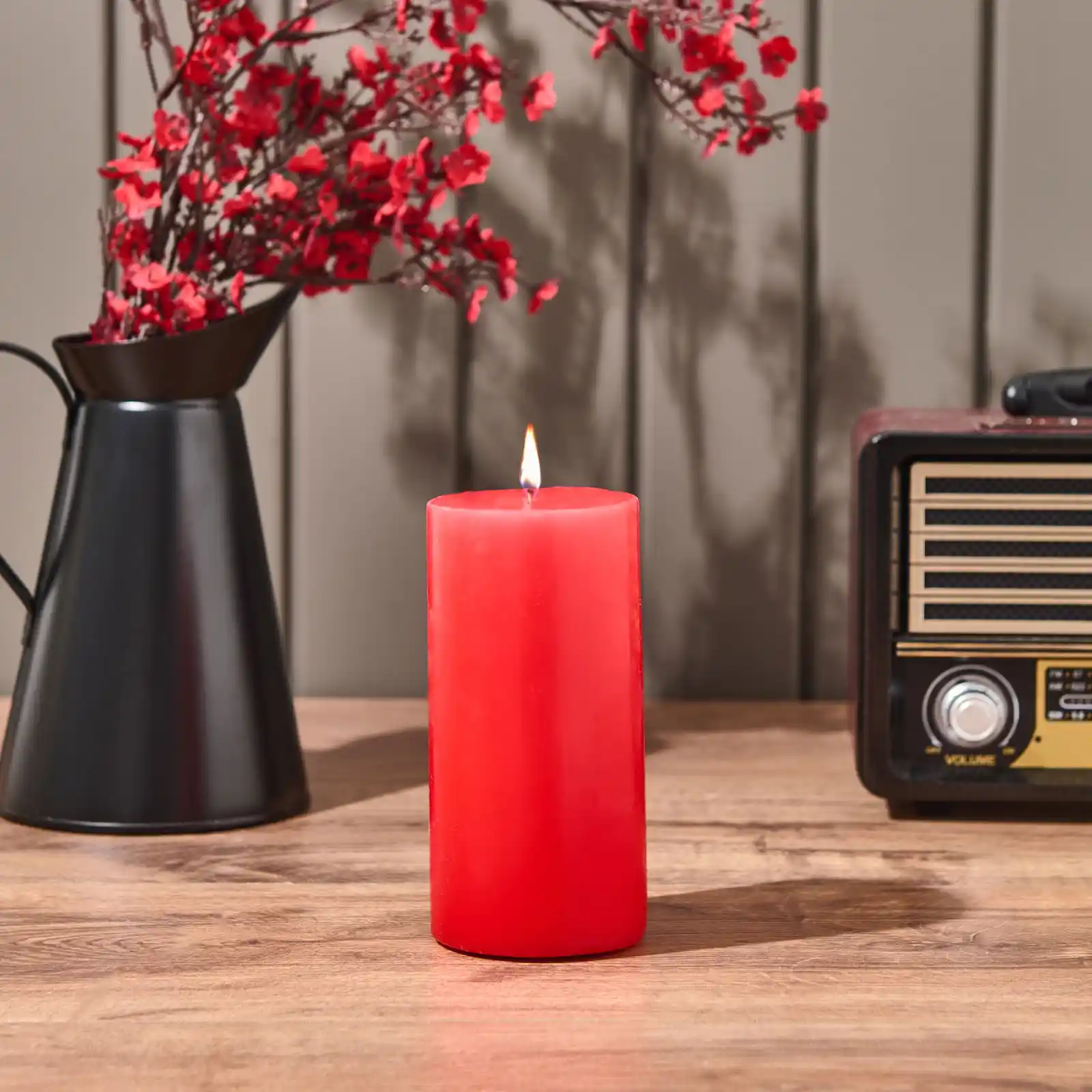 Büyük Baton Mumlar ile Dekorasyonda Şıklık ve Uzun Süreli Kullanım İmkanı