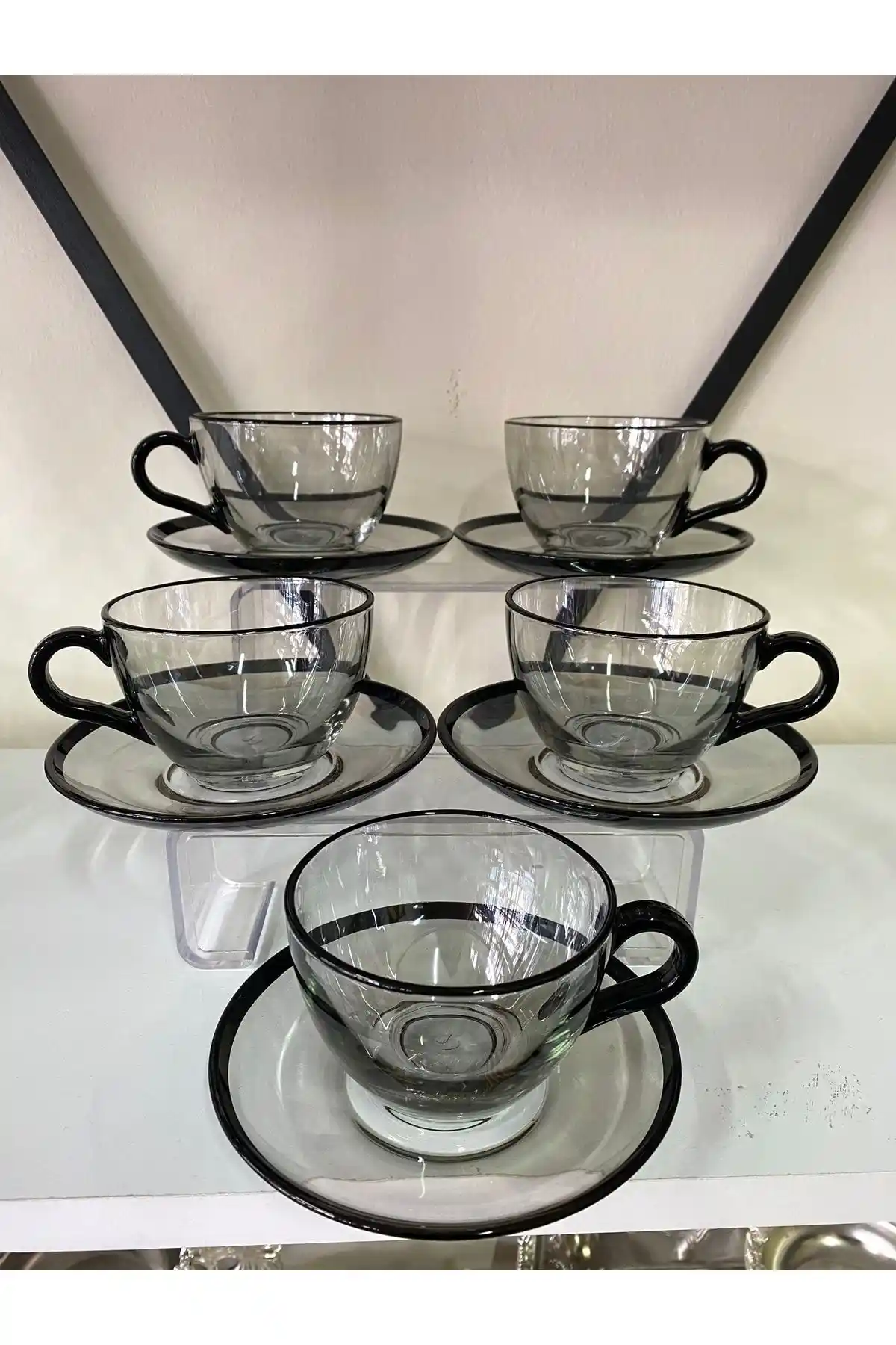 Büyük Boy Fincan Takımlarıyla Dekorasyonunuza Şıklık Katmanın Yolları