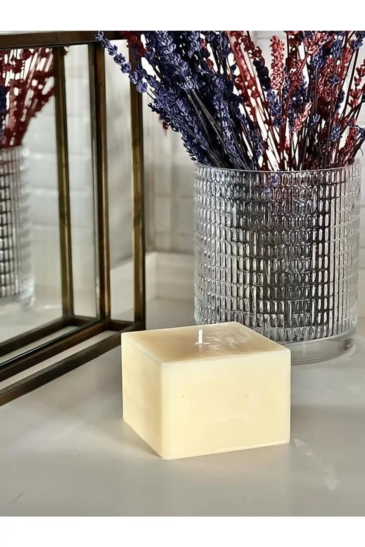 Büyük Kokulu Mumlar ile Ev Dekorasyonunda Estetik ve Atmosfer Yaratma Rehberi