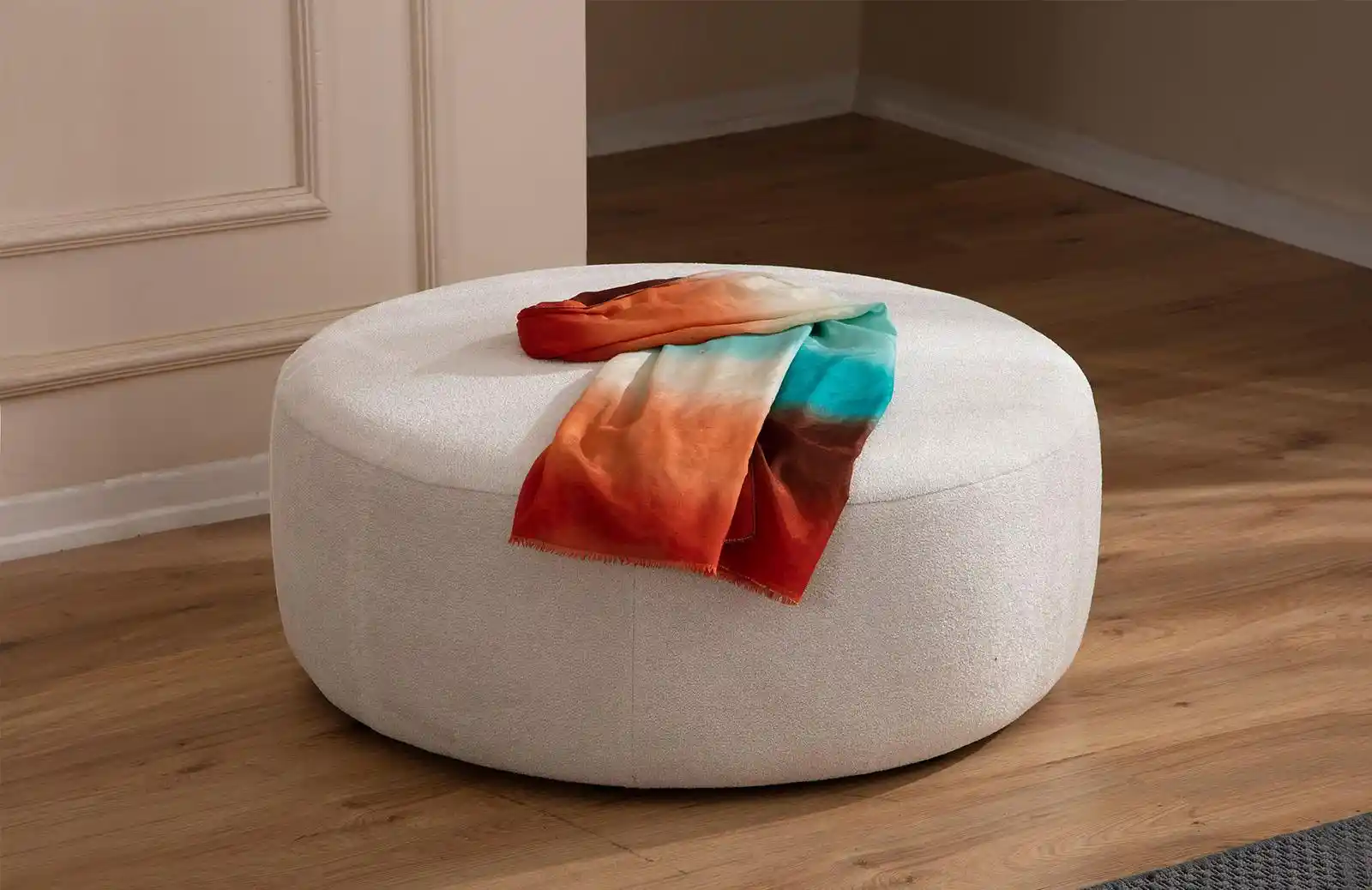 Büyük Puflar ile Ev Dekorasyonunda Şıklık ve Çok Amaçlı Kullanım İpuçları