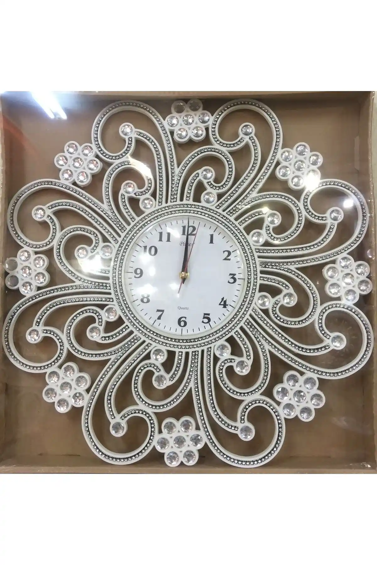 Büyük Salon Duvar Saatleri Dekorasyonda Şıklık ve Fonksiyonellik Sağlar