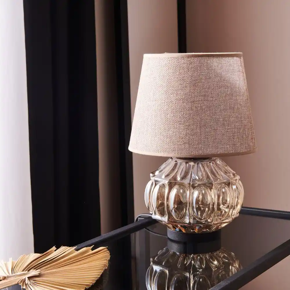 Cam Abajur Başlıklarıyla Dekorasyonunuza Zarif ve Şık Dokunuşlar Yapın