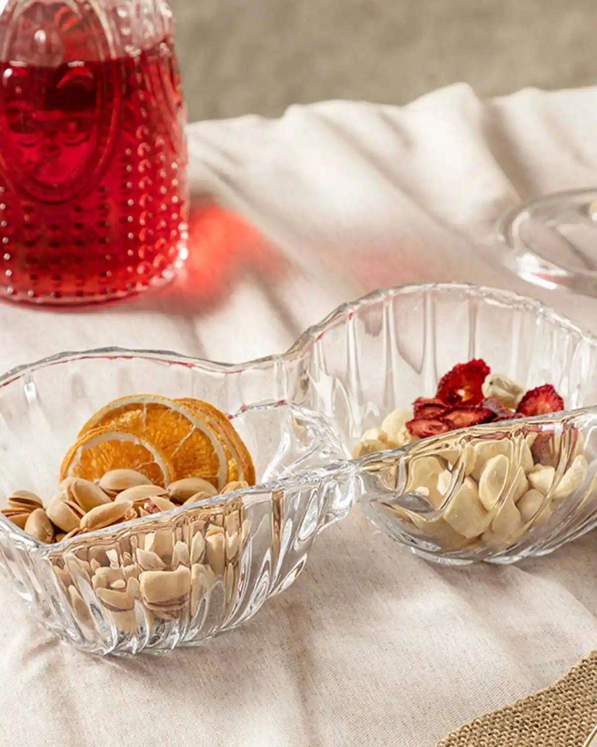 Cam Bölmeli Çerezliklerle Dekorasyonda Şıklık ve Fonksiyonellik Bir Arada