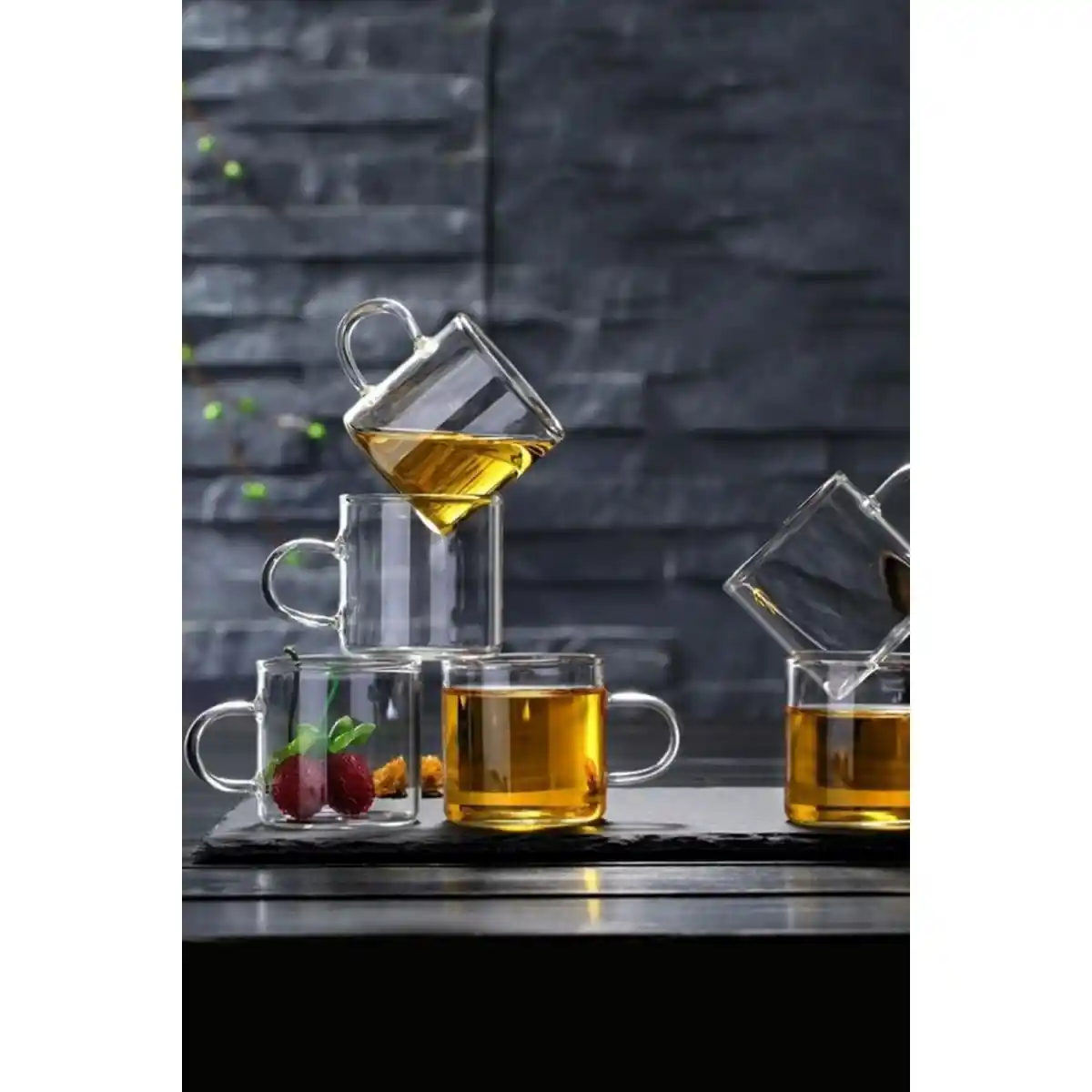 Cam Çay Kupası Dekorasyonda Zarafet ve Fonksiyonelliğin Buluşması