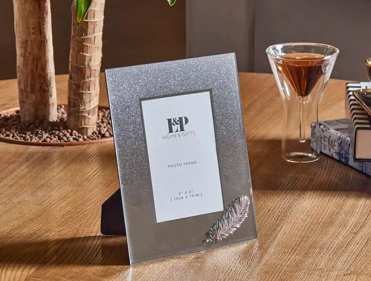 Cam Çerçeve Dekorasyonunda Modern ve Estetik Çözümlerle Şıklık ve Fonksiyonellik